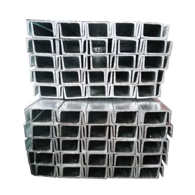 JIS ASTM GB BS EN DIN Standard U Section Tailles du canal en acier avec service de perforation à un prix abordable