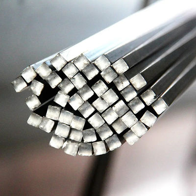 200 300 400 500 600 Série 303 Barre carrée en acier inoxydable avec service de perforation 2B BA 2D 2BB n° 3 n° 4 Finition de surface
