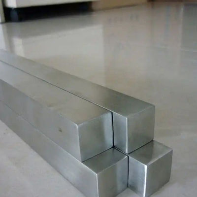 200 300 400 500 600 Série 303 Barre carrée en acier inoxydable avec service de perforation 2B BA 2D 2BB n° 3 n° 4 Finition de surface
